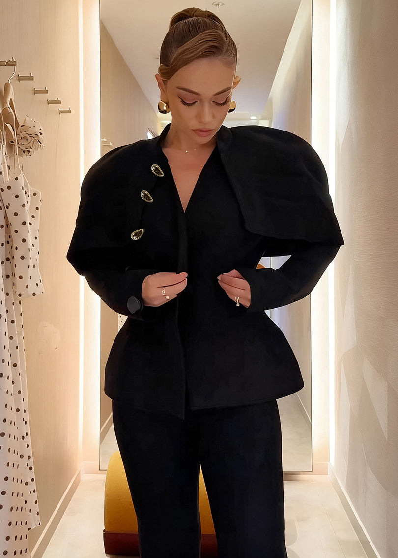 Slim-Fit Black Blazer – Small Fragrance Style